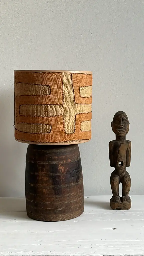 LAMPE AVEC ABAT-JOUR EN TISSU BOGOLAN