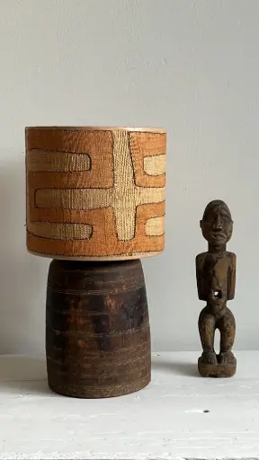 LAMPE AVEC ABAT-JOUR EN TISSU BOGOLAN